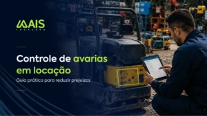 Profissional utilizando tablet para realizar o controle de avarias em compactador de solo em pátio de locadora.