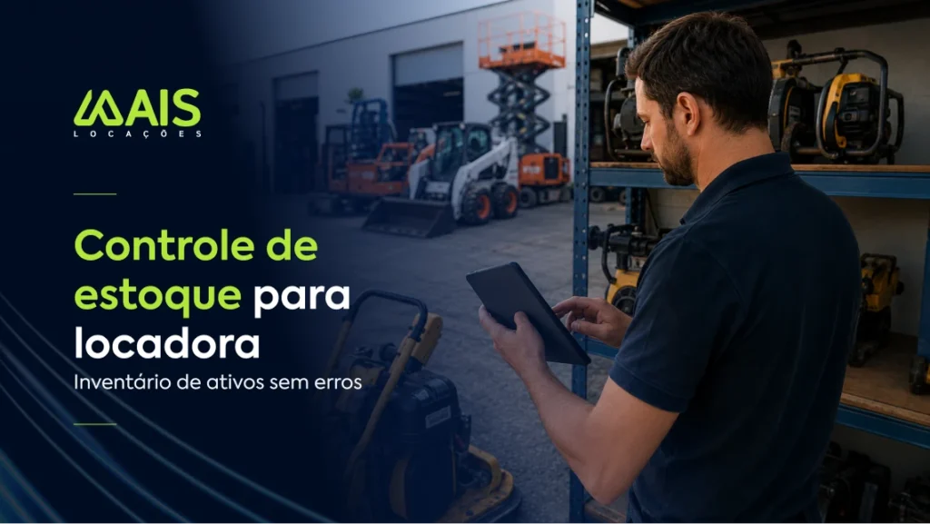 Homem de costas usa um tablet ao lado de uma estante com equipamentos. À esquerda, em fundo escuro, estão o logotipo da Mais Locações e o texto: "Controle de estoque para locadora - Inventário de ativos sem erros". Ao fundo, vê-se o pátio da empresa com uma minicarregadeira e uma plataforma elevatória.